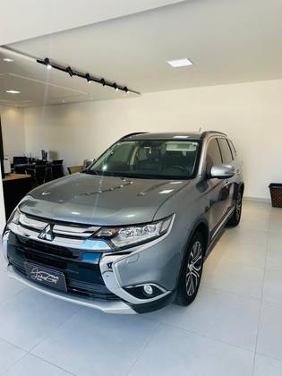 MITSUBISHI OUTLANDER 3.0 GT 4X4 V6 24V GASOLINA 4P AUTOMÁTICO MITSUBISHI OUTLANDER 3.0 GT 4X4 V6 24V GASOLINA 4P AUTOMÁTICO